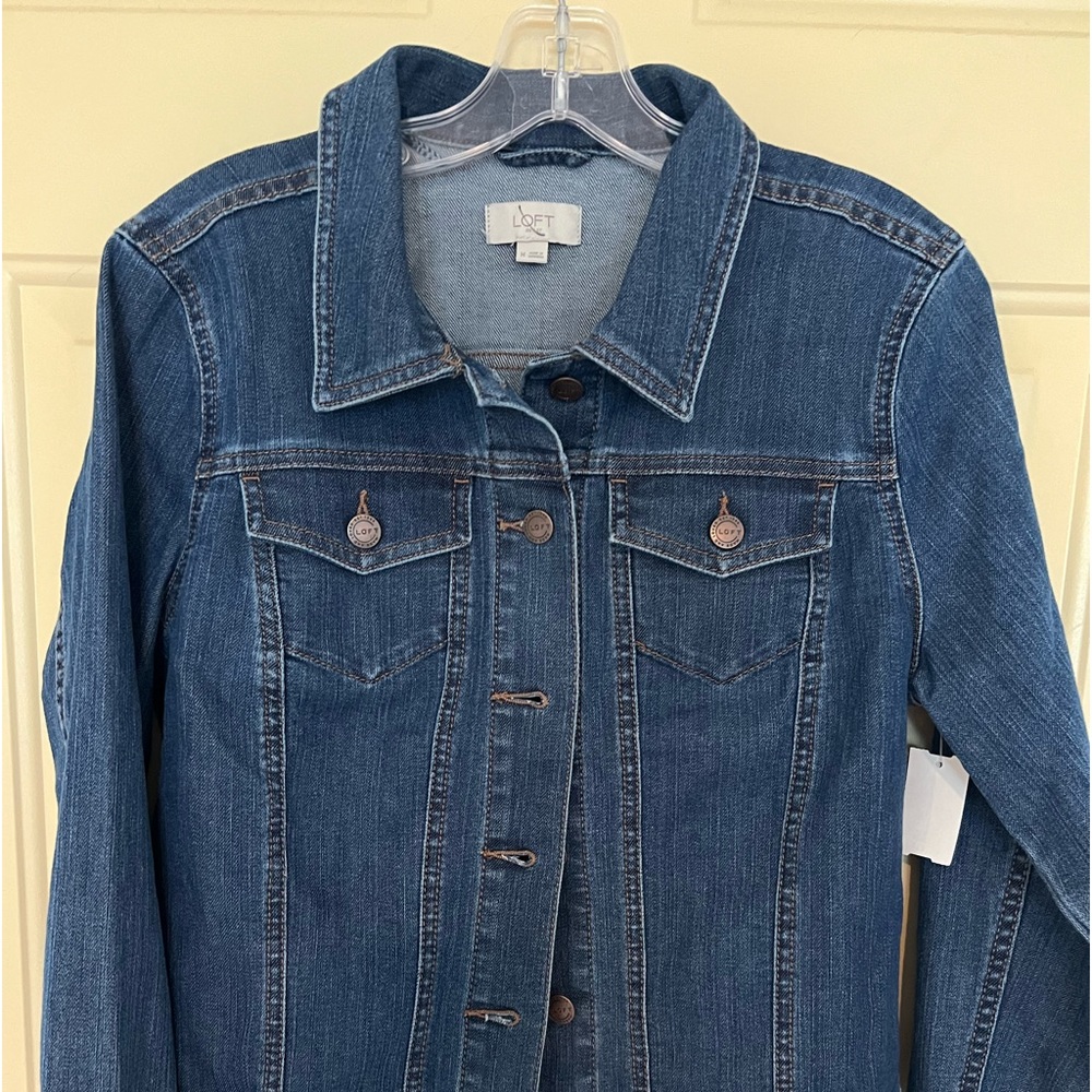 NWOT Ann Taylor Loft women’s size medium blue jean jacket